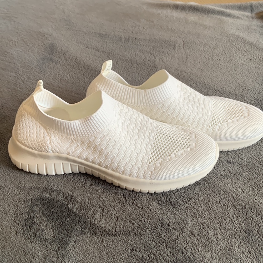 Women’s Tennis Slip On Walking Sneakers NEW